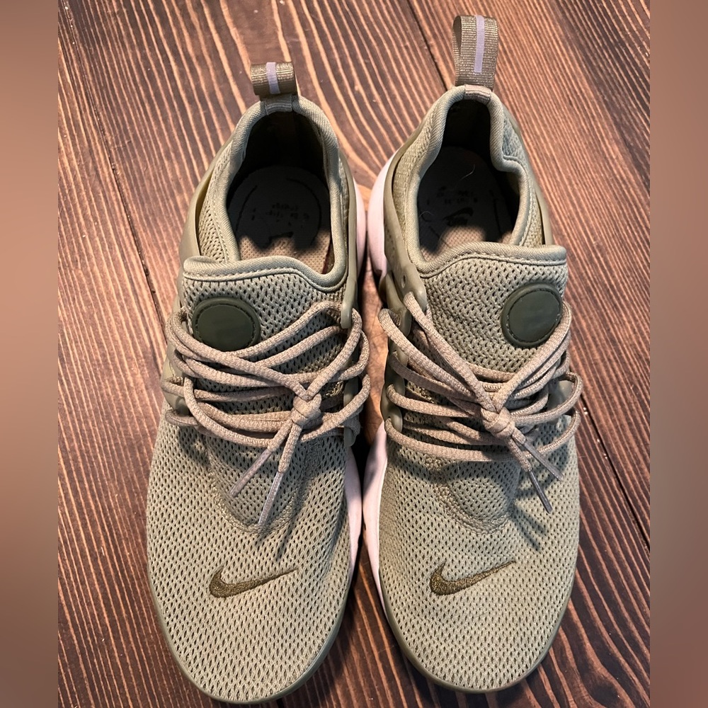 Nike Air Presto Women Sneakers. Size 7 great condition.
